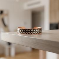 Modern Geometrik Desenli El Yapımı İnce Bakır Bileklik - Seri 070